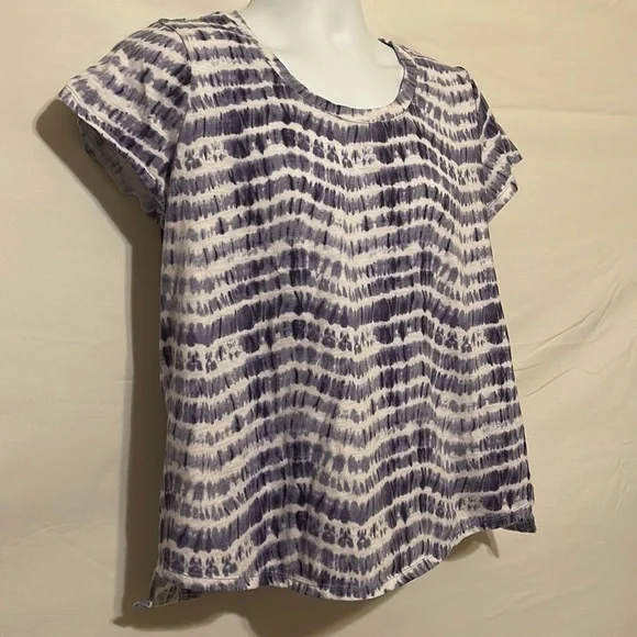 VINCE CAMUTO Top. Size Large - Picture 2 of 11